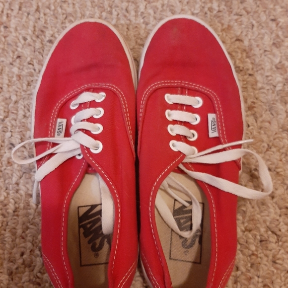 Red vans - Picture 3 of 3